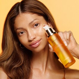 Radian-C Brightening Treatment Essence - Esencja pielęgnacyjna