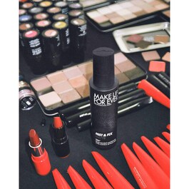 Mist & Fix Matte – Matująca mgiełka utrwalająca 24h