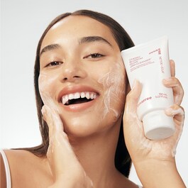 Cherry Blossom Glow Gel Cleanser - Oczyszczająca pianka przywracająca blask