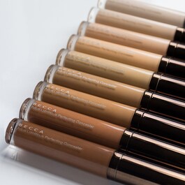 Aqua Luminous Perfecting Concealer - Rozświetlający twarzy i BECCA COSMETICS ≡ SEPHORA