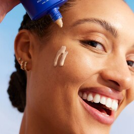 Future Fluid SPF 50+ - Cynkowy lekki filtr przeciwsłoneczny