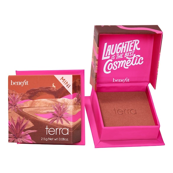 Mini Terra - Mini róż do policzków w odcieniu złotoczerwonej cegły, BENEFIT COSMETICS
