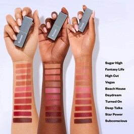 Weightless Lip Color - Odżywcza satynowa pomadka do ust