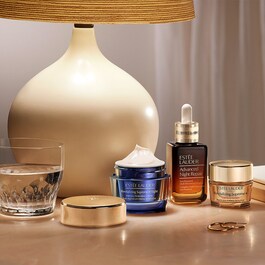 Revitalizing Supreme+ - Intensywnie regenerująca pielęgnacja budząca blask