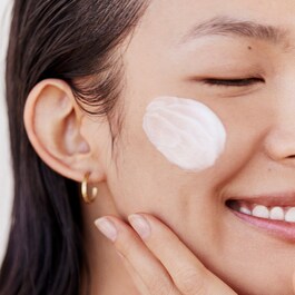 Lotus Face Cream - Krem przeciwstarzeniowy na dzień 