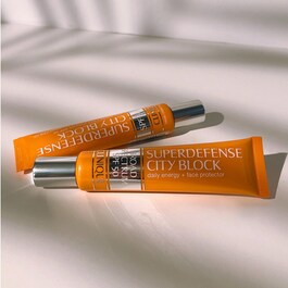 Superdefense City Block Broad Spectrum SPF 50 – Krem z filtrem przeciwsłonecznym
