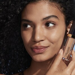 Futurist Brightening Skincealer Concealer