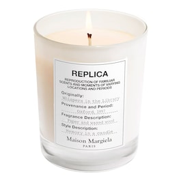 Replica Whispers In A Library Candle - Świeca zapachowa