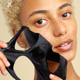 Luminizing Black Mask - Czarna maseczka rozświetlająca