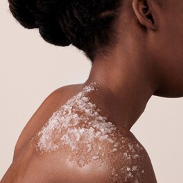La Perla Beauty - Energetyzujący peeling solny do ciała na bazie olejów