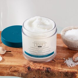 Myjący peeling oczyszczający z solą morską
