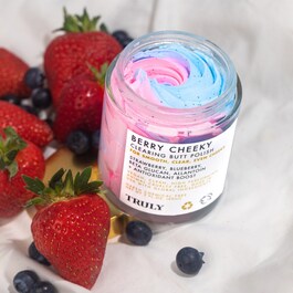 Berry Cheeky — Peeling gommage pielęgnacyjno-oczyszczający do pośladków