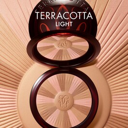 Terracotta Light - Świetlisty puder brązujący do twarzy