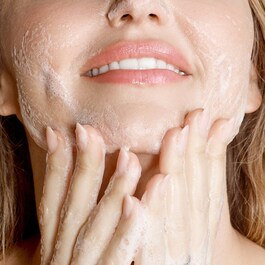 Turmeric Glow Foaming Cleanser – Pieniący żel oczyszczający