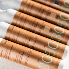 RED GRAPE - Rozświetlający krem ochronny do twarzy SPF50