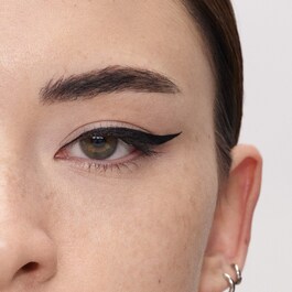 Black Ink - Wodoodporny eyeliner o precyzyjnej końcówce