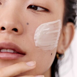 Rose Sleeping Mask - Maseczka nawilżająca na noc z różą i kwasem hialuronowym