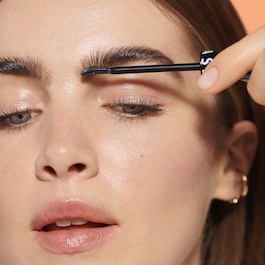 Shape & set clear brow gel - Utrwalający transparentny żel do brwi
