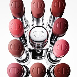 Dior Addict - Pomadka do ust z możliwością ponownego napełniania.