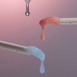 Essential Drip - Barwiony balsam do ust z kwasem hialuronowym