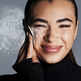 HD Skin Perfecting Loose Powder – Niewidoczny korygujący puder prasowany