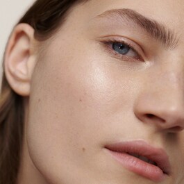 Rose Oil Serum – Nawilżające serum do twarzy z olejkiem różanym