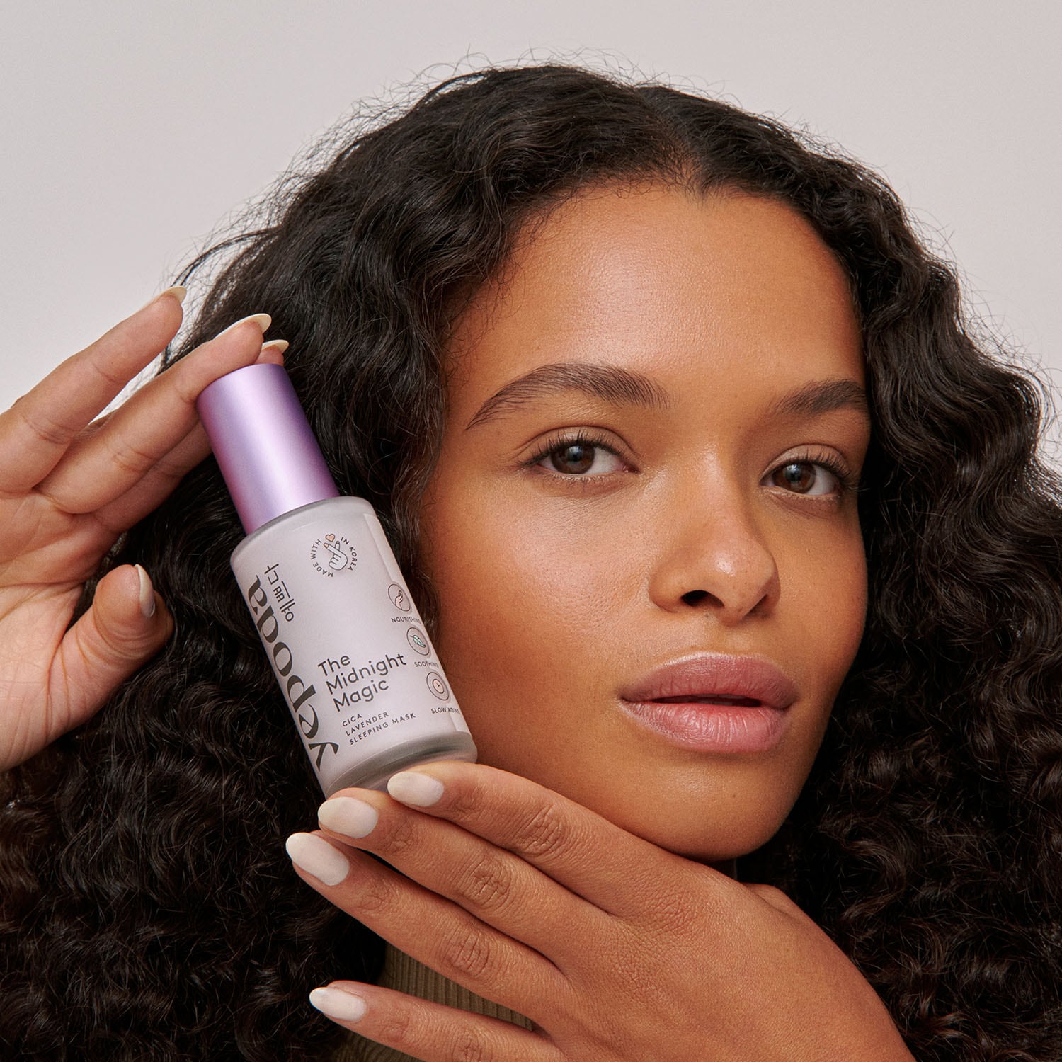 The Midnight Magic bogata maseczka na noc spowalniająca oznaki